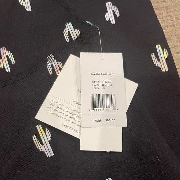 Beyond Yoga Cactus Leggings. - Picture 3 of 5